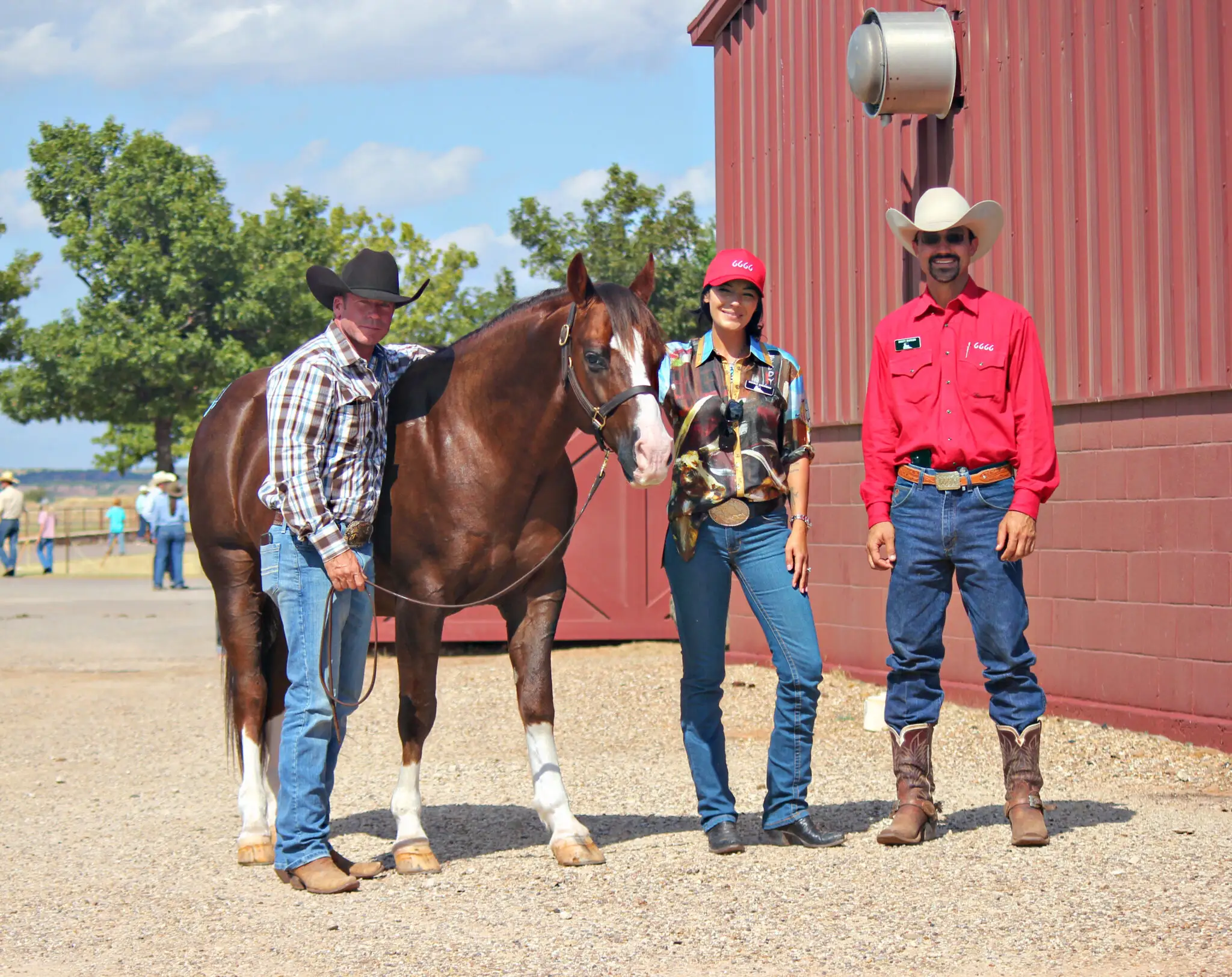 Horse owner, Taylor Sheridan, and a Four Sixes Ranch representative pose with Smart Cat during a Four Sixes Ranch horse sale.